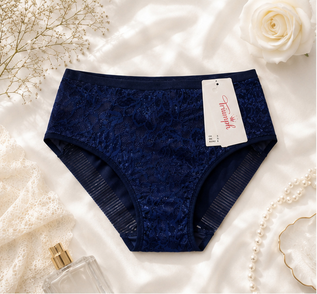 Granatowe figi modelujące Triumph Amourette Charm Maxi01 - przód