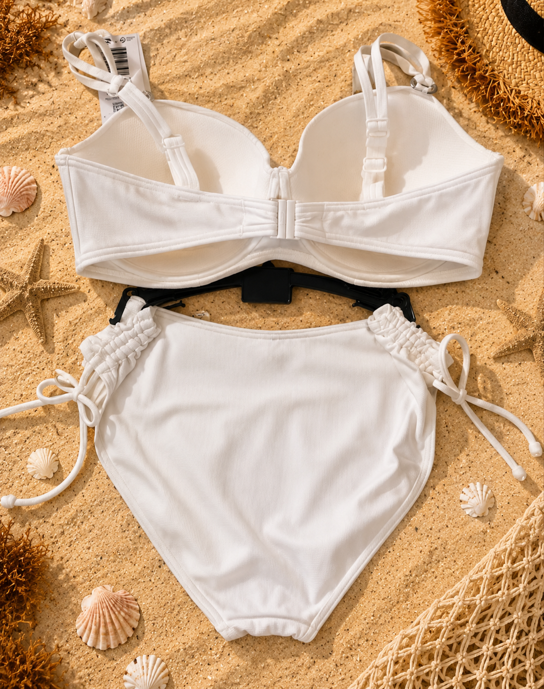 Kremowy strój kąpielowy Triumph Summer Glow - wnętrze biustonosza i detal kompletu
